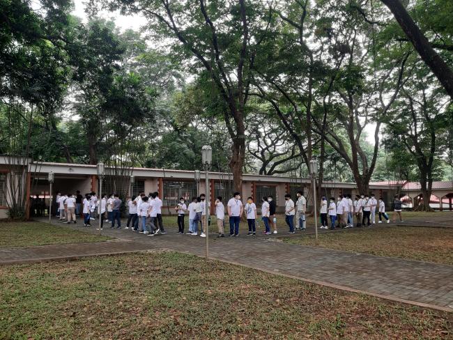 AJHS students touring the campus during their MAGISing orientation
