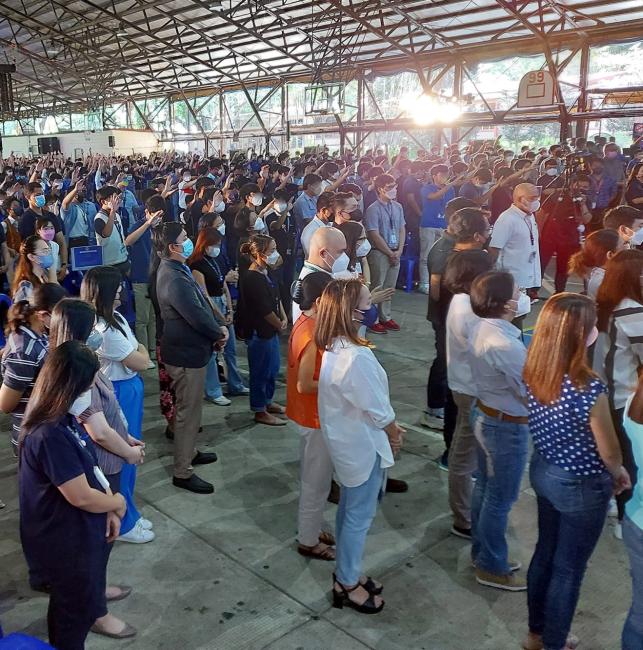 AJHS students extend their arms over their formators 