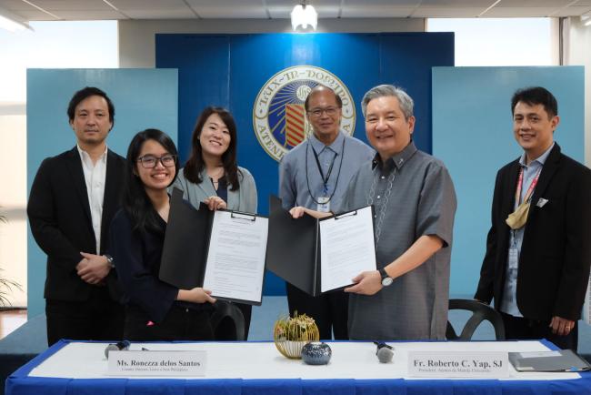 Ateneo and Leave a Nest sign MOA