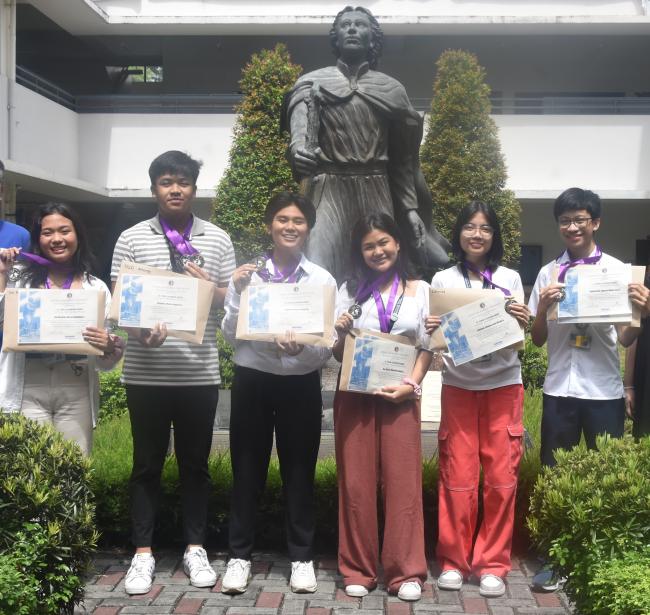 7)	"The Influence of Memes on the Political Views of 15-17 Year-Old Filipino Teenagers" by Almonte, Balmaceda, Calunod, De Quiroz, Del Rosario, and Espiritu won two ASHARE awards. 