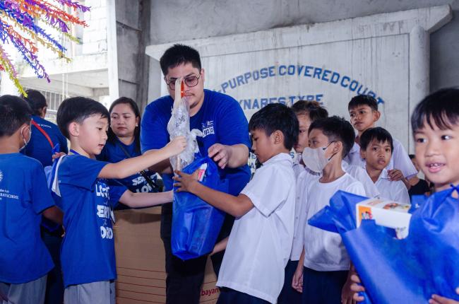 Grade 3 students sharing Christmas blessings with Bigay Puso friends in December 2023