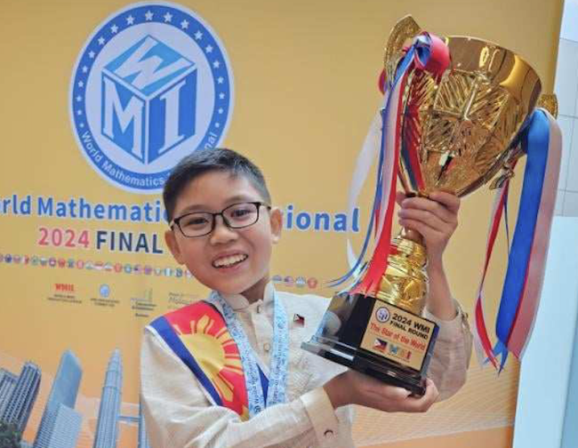 Paco Javier with his Star of the World trophy from the WMI Final Round 2024  