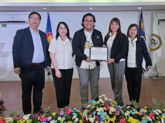 Pathways Program Officer Patrick Sicabalo receives the certificate from SDO Marikina