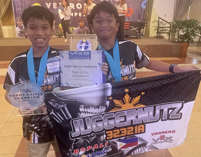VEX Robotics champs Dylan Navarrete and Axl Alingog of Juggernutz  
