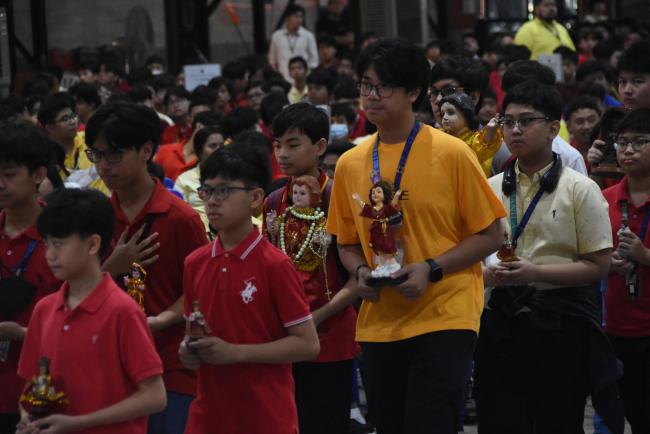 AJHS students with images of the Sto Niño during the processional