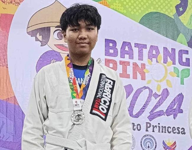 Silver medalist Avin Abarientos 