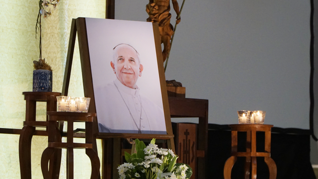 Pope Francis memorial at the Gesu