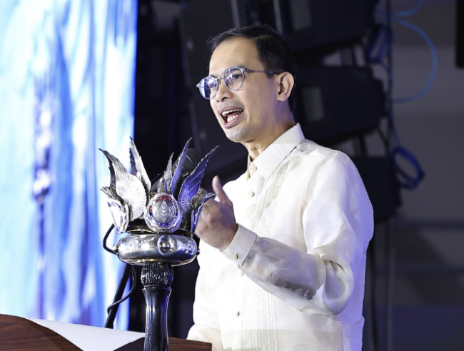 Boyet Dy speaks to the AGS Class of 2025 