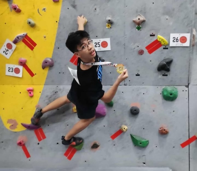 Cyan Blanca climbs with his gold medal for Leg 7 of the YWF Youth Climbing Series 2025
