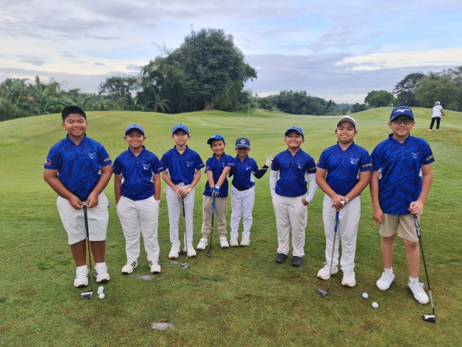 The AGS Varsity Golf Team (from left): Luis Espinosa, Matteo dela Cruz, EJ Illescas, Rupert Cariño, Datu Villamor, Marco Iglesia, Ross Tecson, and EC Aguirre