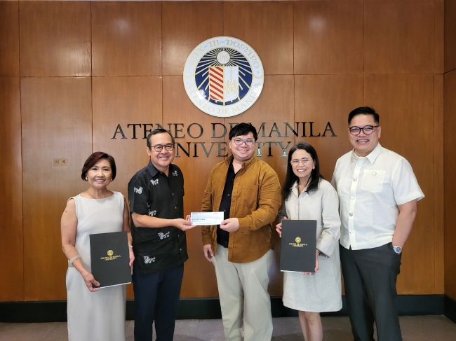 (L-R) Ms Lorna Fabian, Mr Mon Paterno, Mr Jasper Cañero, Ms Eloi Balmoris, Fr RB Hizon SJ