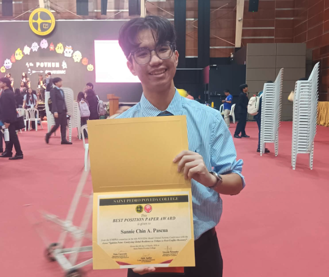 POVMUN Best Position Paper awardee Sannie Pascua 